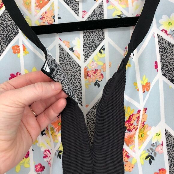 CABI Grosgrain Sleeveless Blouse Style 249 - Picture 4 of 10